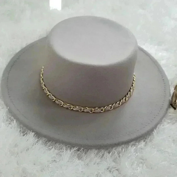 BRIM HAT W/ CHAIN ACCENT - Picture 1 of 2